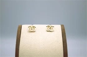 זוג עגילים דגם  Chanel חלק